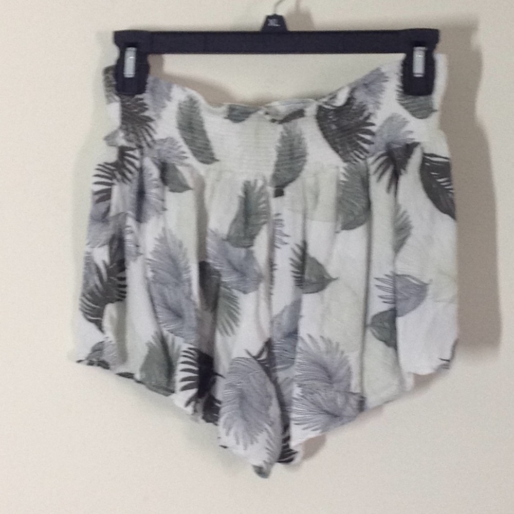 Maze Leaf Print Shorts Elastic Waist Band